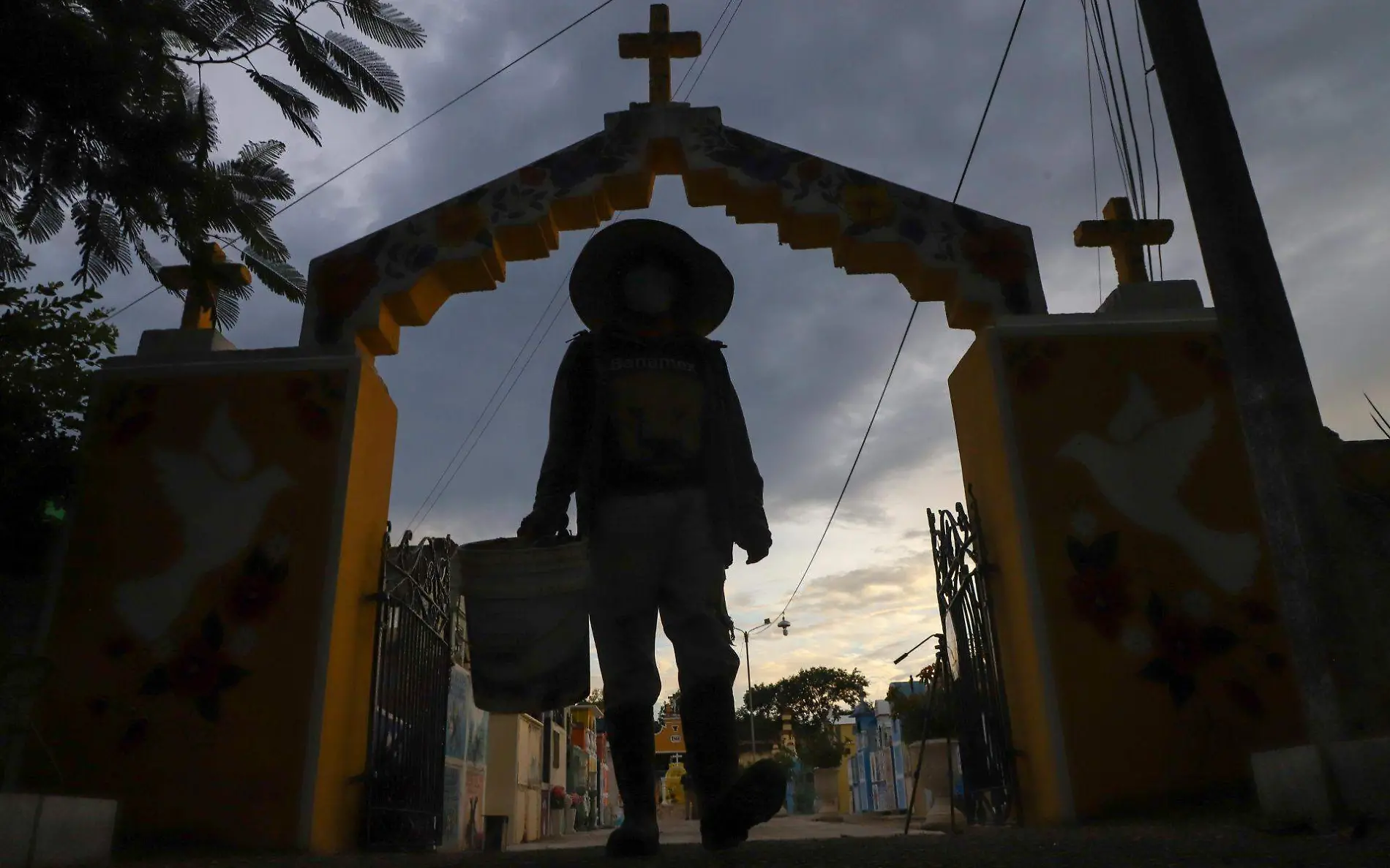 Es en Chontla, Veracruz, donde se cuenta la historia de la tumba de oro y el hombre que pidió ser enterrado con su dinero Martín Zetina, Cuartoscuro